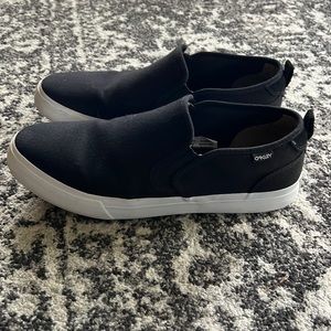 Oakley slip on shoes. Like Vans Classic. Black. Canvas. Mens 11